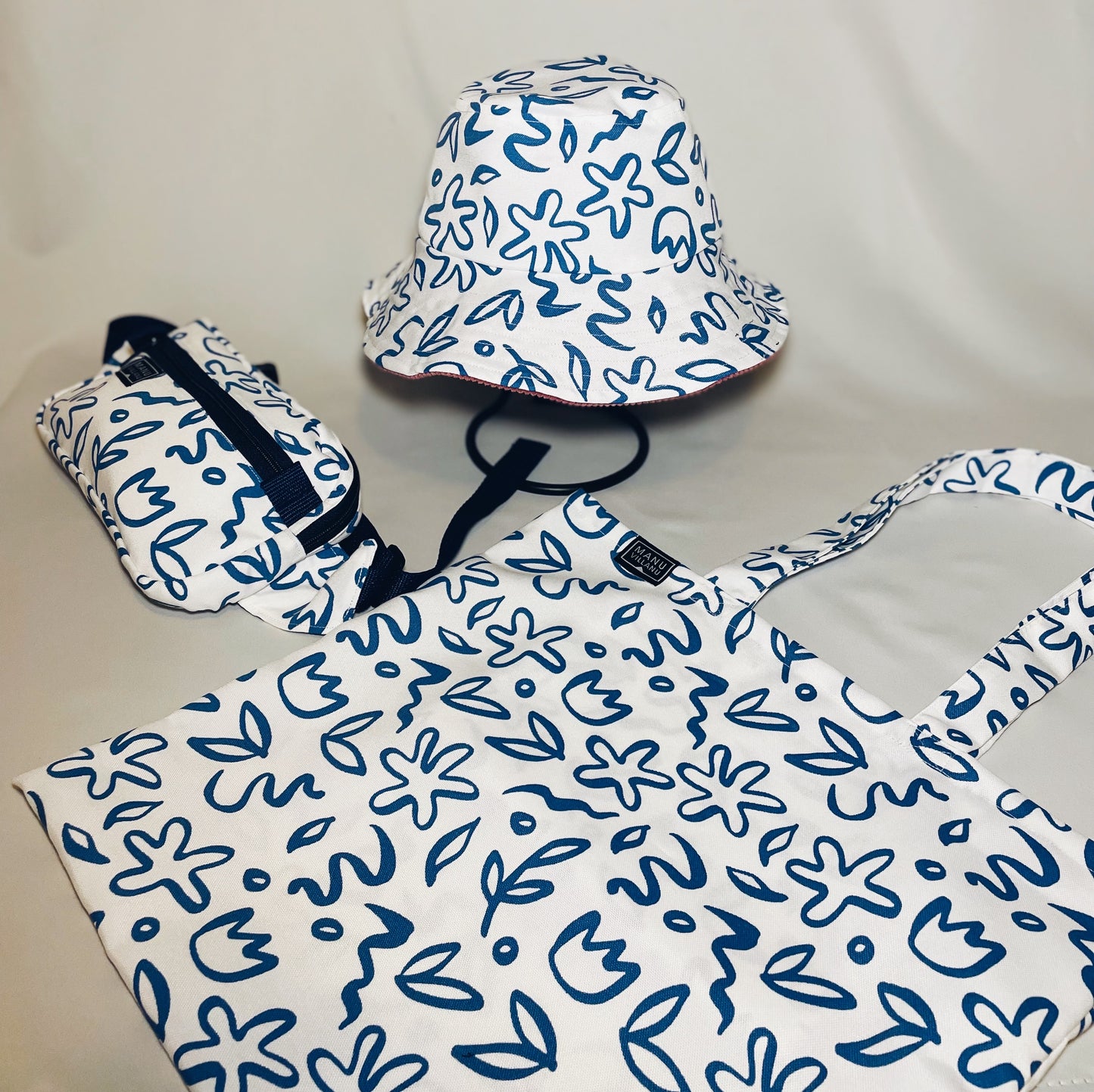 Sombrero Reversible Blanco Floral / Corduroy Rosa