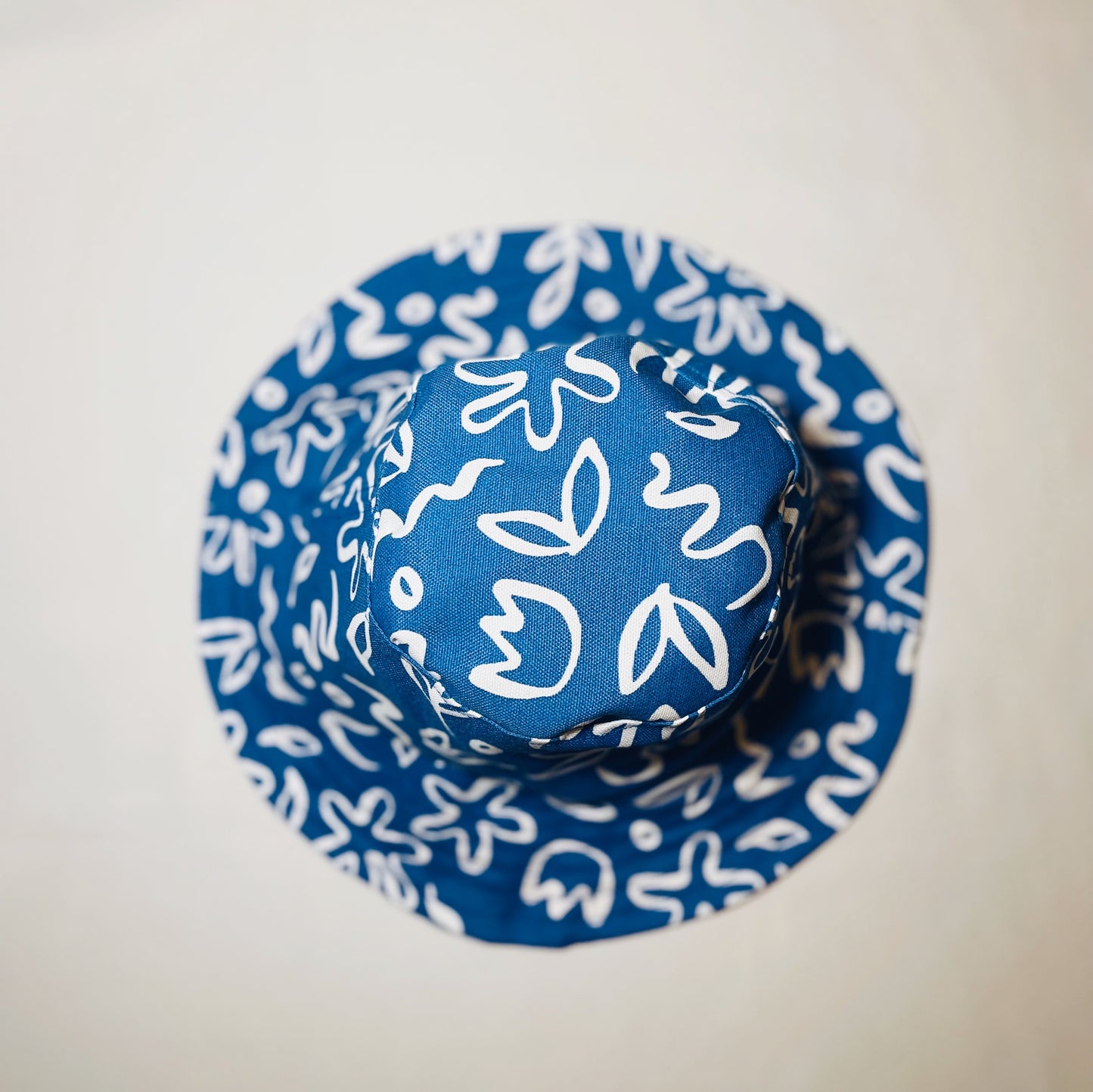 Sombrero Reversible Azul Floral / Corduroy Rosa