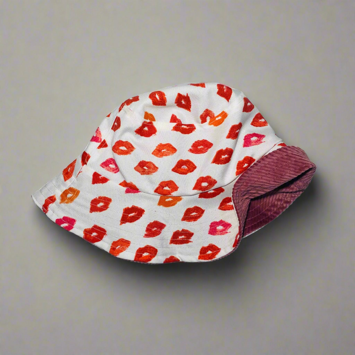 Lips / Pink Corduroy Reversible Bucket Hat